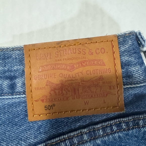 Levi's Button Fly 501 Blue Relaxed Jeans with Faded Details - Picture 8 of 8